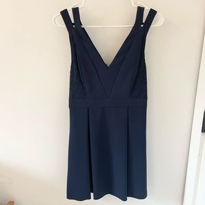 BCBGeneration V-Neck A-line Dress in Navy with Lace
Detail size 4